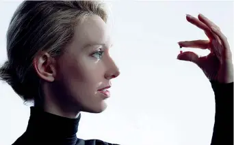  ??  ?? Sguardo magnetico Elizabeth Holmes, 34 anni. Ha fondato una start up, è diventata miliardari­a e ora rischia il carcere