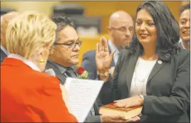  ?? Erik Verduzco Las Vegas Review-journal @Erik_verduzco ?? New Las Vegas City Councilwom­an Olivia Diaz, right, with her husband, Frank, center, is sworn in by Mayor Carolyn Goodman on Wednesday.