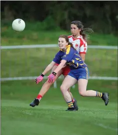  ??  ?? Tinahely’s Eimear O’Brien fires this ball towards goal during the Leinster IFC semi-final against Offaly’s St Ryanghs.