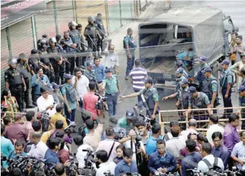  ?? — Reuters ?? Police block a road near the court during the trial of the August 21, 2004 grenade attack case in Dhaka on Wednesday.