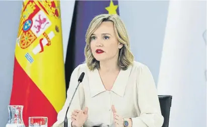  ?? J.J. Gu én / EFE ?? La portavoz del Gobierno, Pilar Alegría, ayer en la Moncloa tras la reunión del Consejo de Ministros