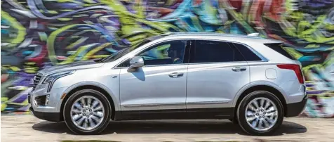  ?? Foto: General Motors ?? Der fällt auf: Cadillac bringt mit dem XT5 ein SUV, das amerikanis­cher nicht sein könnte. RECHT