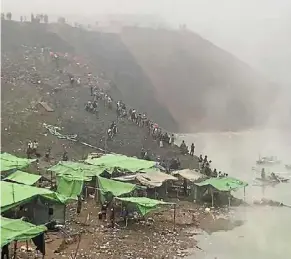  ?? — AFP ?? Operation under way: Rescuers preparing to search for the missing miners after the landslide in Hpakant, Kachin state.