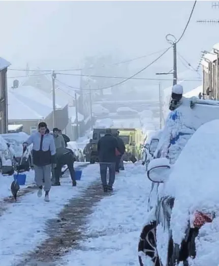  ?? BETHAN HEWITT ?? grit to help the struggling ambulance crews in Ninian Road,
Treherbert