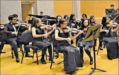 ??  ?? • La Orquesta Ecuador Sinfónico es dirigida por el maestro Ricardo Monteros. Se creó en enero del 2017.