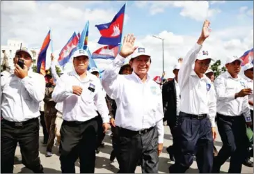  ?? HONG MENEA ?? Opposition leader Kem Sokha greets CNRP supporters during a campaign rally earlier this month in Phnom Penh.
