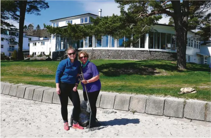  ?? FOTO: CHRISTIAN AARSTAD ?? RYDDET: Julie Bermudez og Berit Bermudez er her snart ferdige med å plukke avfall ved Strand Hotel.