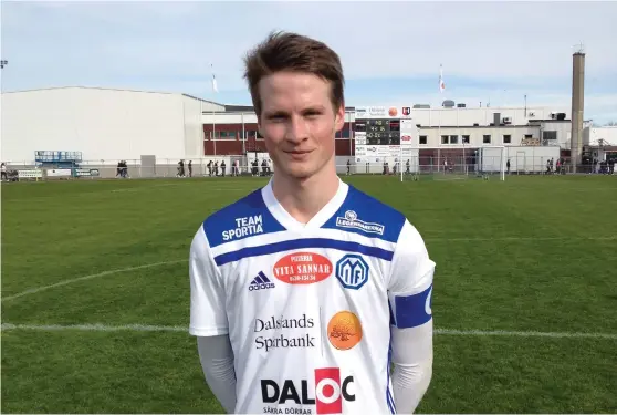  ?? Bild: KARL ANDERSSON ?? MATCHVINNA­RE. Albin Broberg ablev ende målskytt när Mellerud besegrade Holmalund med 1-0. MIF toppar dessutom serien på maximala nio poäng.