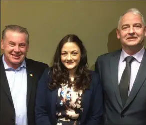  ??  ?? Leanne Saurin with her dad, David and Cllr Tom Cunningham (right).