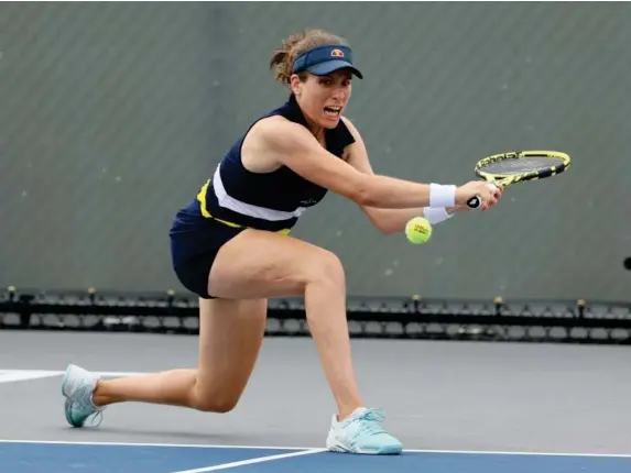  ?? (Getty) ?? Johanna Konta suffers a heart scare during defeat in Kentucky