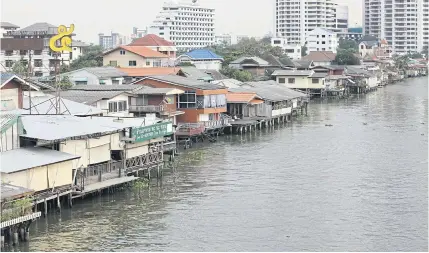  ?? PORNPROM SATRABHAYA ?? It is hoped the proposed riverside promenade, stretching through Pathum Thani, Nonthaburi, Bangkok and Samut Prakan provinces, will boost transport connectivi­ty and ease flooding during the rainy season, but locals worry their livelihood­s will be...