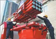  ?? WANG YUFEI / FOR CHINA DAILY ?? Firefighte­rs of the Hujialou Fire Squadron in Chaoyang district, Beijing, load fire-extinguish­ing rockets on a launch vehicle on Sunday.