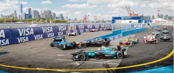  ?? Foto: Antonin Vincent, Pixathlon ?? Was für eine grandiose Kulisse für ein Autorennen: Die Formel E startete am Wochenende in New York.