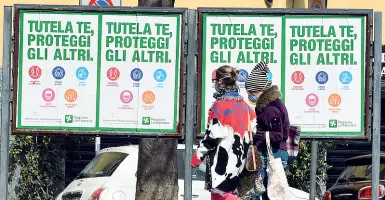  ?? (Ansa) ?? La campagna L’iniziativa «Tutela te, proteggi gli altri» della Regione Lombardia. I cinque consigli sono: mantieni le distanze; stai a casa; lavati le mani; metti la mascherina; tieni a casa i nonni