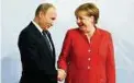  ??  ?? Ein tiefer Blick in die Augen: Angela Merkel begrüßt den russischen Präsidente­n Wladimir Putin. Foto: rtr