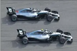  ??  ?? POLÉMICA. Bottas dejó pasar a Hamilton para que ganase en Sochi.