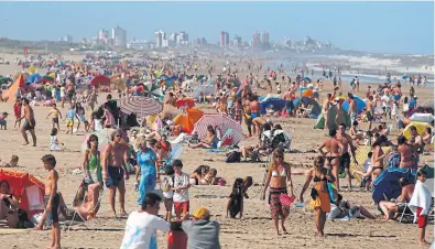  ??  ?? Con la devaluació­n se espera más demanda en la costa argentina