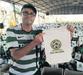  ??  ?? Gift Paul Lennon, who runs the Good Child Foundation, with the reusable bags from Blantyre Soccer Academy