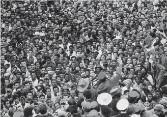  ??  ?? Cuba. Registro de um comício realizado por Fidel Castro em Havana, em janeiro de 1959
