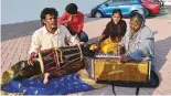  ?? Virendra Saklani/Gulf News ?? Babubhai with wife Lata and two kids.