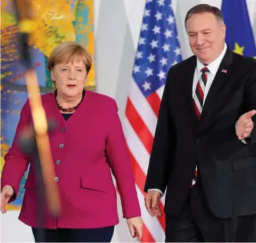  ?? NIBAL HANSCHKE / REUTERS
FOTO: HAN- ?? Gute stimmung, freundlich­e Worte: Bundeskanz­lerin Angela merkel und Us-außenminis­ter mike pompeo.