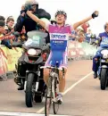  ??  ?? Carriera Cunego è l’ultimo veneto n.1 al Giro (fotogrande): qui (da sopra) Damiano al Giro di Lombardia, alla Vuelta e oggi