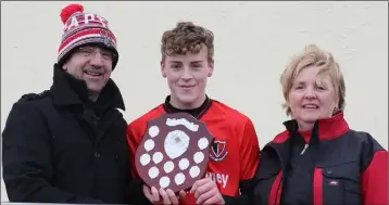  ??  ?? Oulart-The Ballagh captain Aaron Byrne with Martin Storey and Mary Doyle (club Chairperso­n).