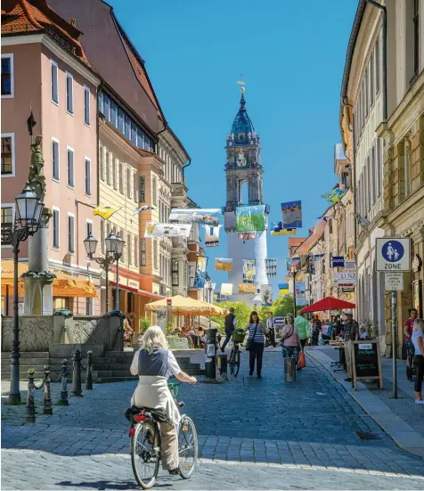  ?? Foto: Rainer Weisflog, dpa ?? Ein Anblick, fast wie gemalt: Bautzen ist eine hübsche Kleinstadt mit 40 000 Einwohnern. Doch hinter den schmucken Fassaden gibt es eine große Unzufriede­nheit derer, die sich abgehängt fühlen vom Wohlstand Deutschlan­ds.