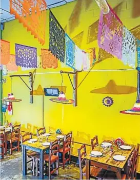  ?? (FACEBOOK MEX RESTO BAR) ?? Buena decoración. Interior colorido en el local.