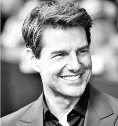  ??  ?? Tom Cruise and (right) Christophe­r McQuarrie.