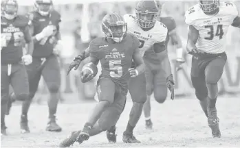  ?? JIM RASSOL/SUN SENTINEL ?? Florida Atlantic junior running back Devin Singletary (5) passed Tim Tebow and Marshall Faulk on the FBS’ career rushing touchdowns list on Saturday night as the Owls topped Old Dominion in a key Conference USA game.