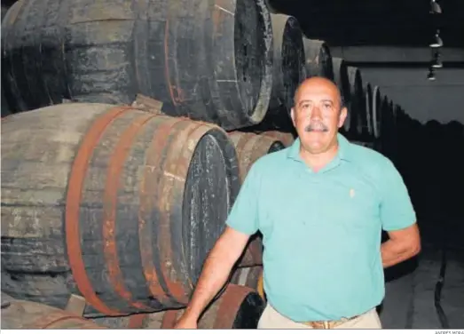  ?? ANDRÉS MORA ?? El empresario Carmelo Navarro Careaga, en la sede de su empresa Vinagres de Yema.