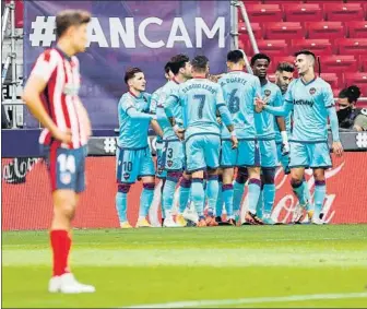  ?? FOTO: EFE ?? La derrota ante el Levante, el clavo ardiendo al que algunos quieren agarrarse