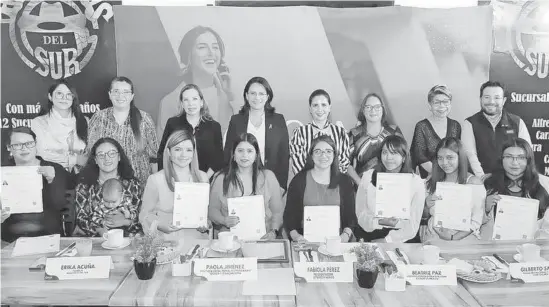  ?? ?? Nueve mujeres recibieron su certificac­ión laboral en 20 competenci­as