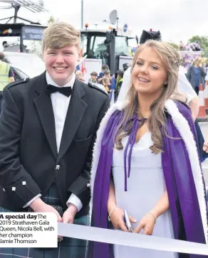  ??  ?? A special daythe 2019 Strathaven Gala Queen, Nicola Bell, with her champion
Jamie Thomson
