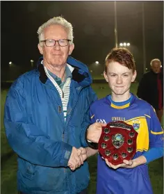  ??  ?? Owen Doyle presents Zach Jordan with the Plate.