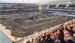  ??  ?? Un stade comble, une piste XXL, le SX de Clermont a été une franche réussite. On parle déjà d’une nouvelle date en 2019…