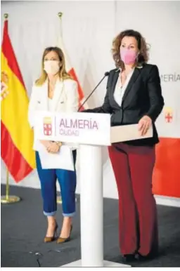  ??  ?? María Vázquez y Ana Martínez Labella, concejalas del PP.