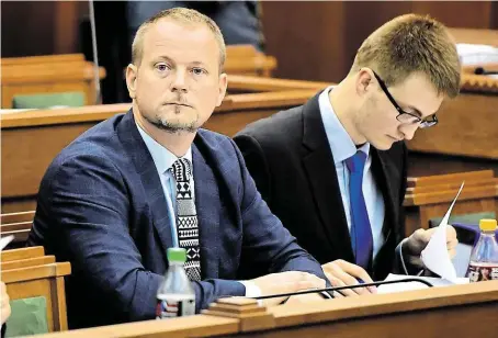  ?? (vlevo) zůstane insolvenčn­ím správcem, rozhodli věřitelé. Vyměnit ho nechtěl nikdo z přítomných. FOTO MAFRA – ALEXANDR SATINSKÝ ?? Lee Louda