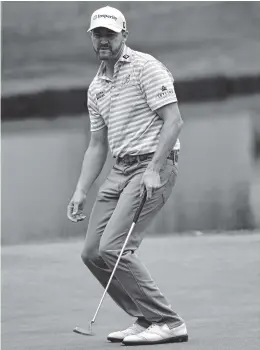  ?? THE ASSOCIATED PRESS ?? Jimmy Walker watches his putt for birdie on the 16th hole during the second round of the Bridgeston­e Invitation­al on Friday at Firestone Country Club in Akron, Ohio.