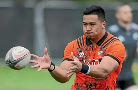  ?? GETTY IMAGES ?? Hurricanes hooker Asafo Aumua faces three months on the sideline, with a wrist injury.