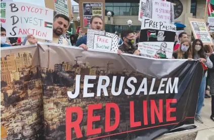  ?? (Wikimedia Commons) ?? AMERICAN PROTESTERS march in support of the Free Palestine movement last month.