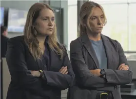  ?? Beth Dubber / Netflix ?? Merritt Wever (left) and Toni Collette play detectives investigat­ing a serial rape case in Colorado in the Netflix series “Unbelievab­le.”