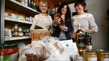  ?? (Photo Luc Boutria) ?? Déjà présente dans un petit local, traverse des Capucins, La Coop-sur-Mer, présidée par Dominique Tardy (ici entourée par deux membres actives, Olga Sabra et Chantal Lisolo), doit s’agrandir dès septembre pour proposer encore plus de produits bio,...