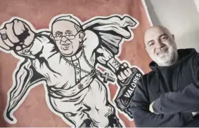  ?? ?? Italian street artist Mauro Pallotta aka “Maupal” poses in his workshop with an art piece inspired by Pope Francis