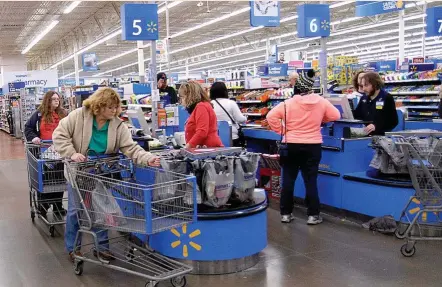  ?? ?? Walmart, el mayor grupo de distribuci­ón de EEUU, acaba de revisar sus perspectiv­as al alza.