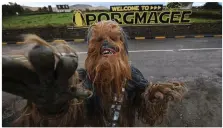  ?? Photo by Valerie O’Sullivan ?? Local guide Muiris Walsh of Iveragh Historical Tours, dressed as ‘Chewbacca’ in the newly named ‘Porgmagee’, where film stars and crew departed for Skellig Michael, the location of Star Wars Episodes VII and VIII.