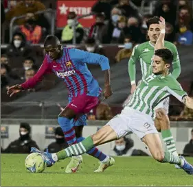  ?? FOTO: PEP MORATA ?? Dembélé fue el único faro ofensivo del Barça pero resultó insuficien­te