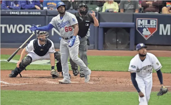  ?? MARK HOFFMAN / MILWAUKEE JOURNAL SENTINEL ?? Dodgers rightfield­er Yasiel Puig watches his back-breaking, three-run homer off Jeremy Jeffress in the sixth inning.