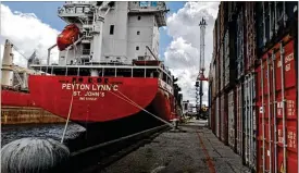  ?? THE (TOLEDO) BLADE ?? The global container shipping crisis that has ships piling up at massive West and East coast ports is presenting an opportunit­y for Great Lakes ports.